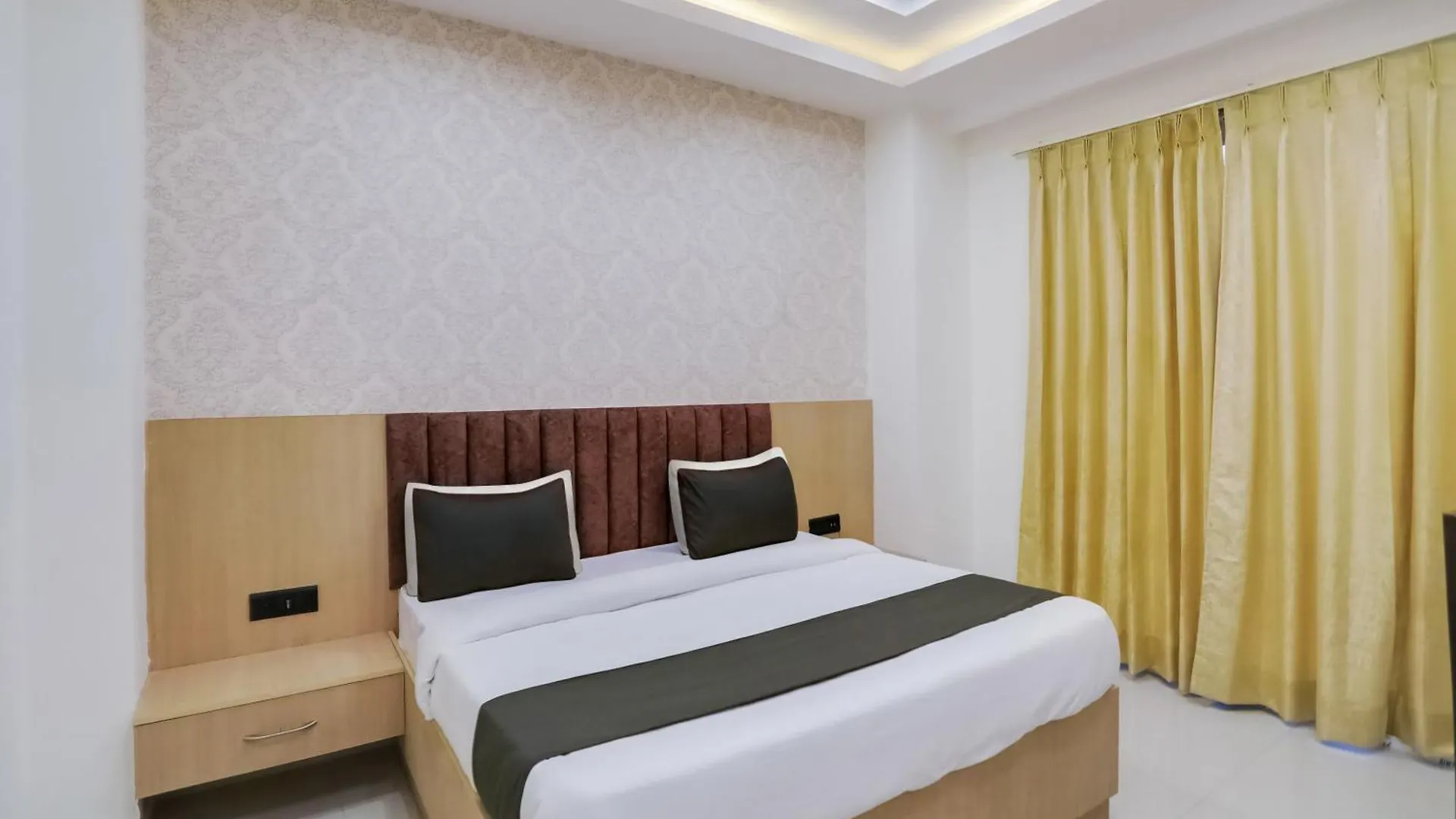 Townhouse Magnolia Corporate Stays Gurgaon Hotel